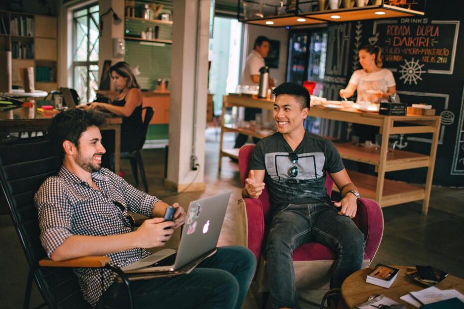 Strefy coworkingowe na lotniskach – jak z nich korzystać efektywnie?