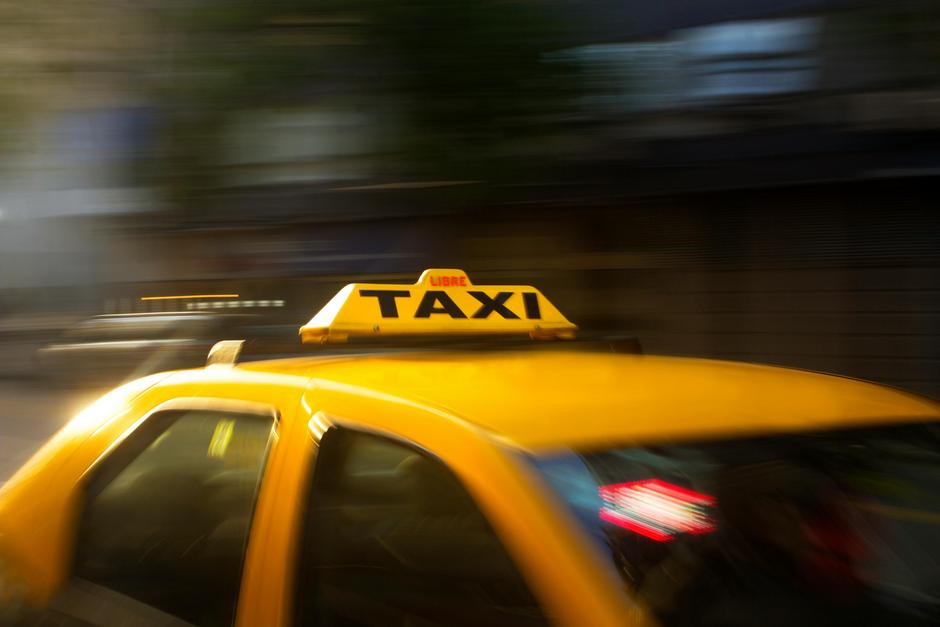 Parking na lotnisku czy taxi