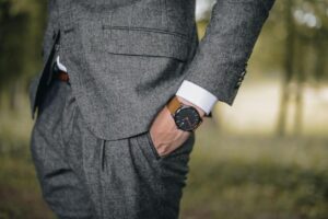 Obraz ilustruje najnowsze trendy w modzie i stylu życia, pokazując innowacyjne pomysły.