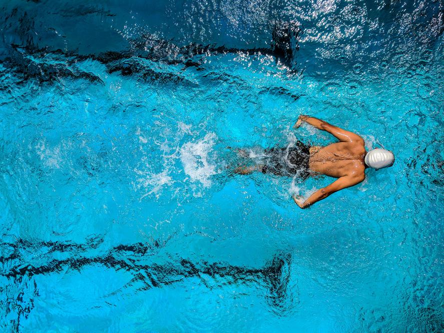 Jak podróżować samolotem z dużym bagażem sportowym